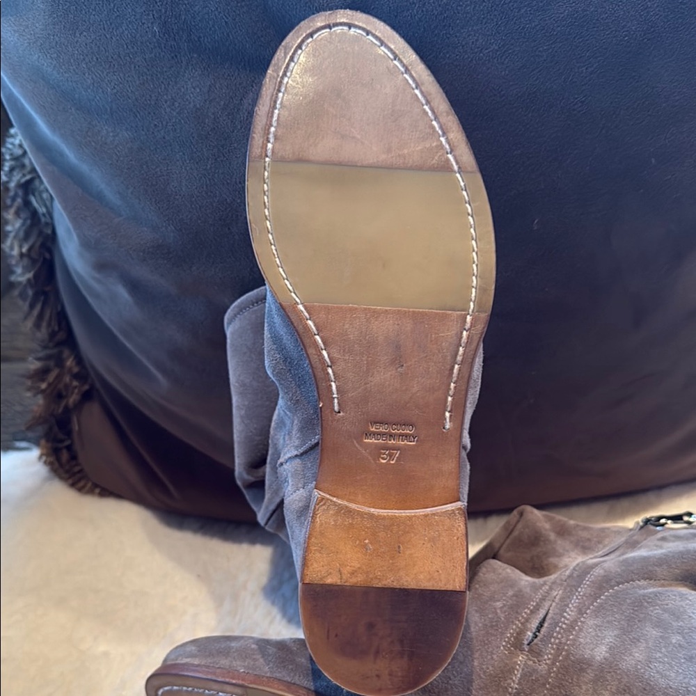 Like new Sundance Italian Suede zip up Slouch Boots with wooden heel and sole - Picture 12 of 16